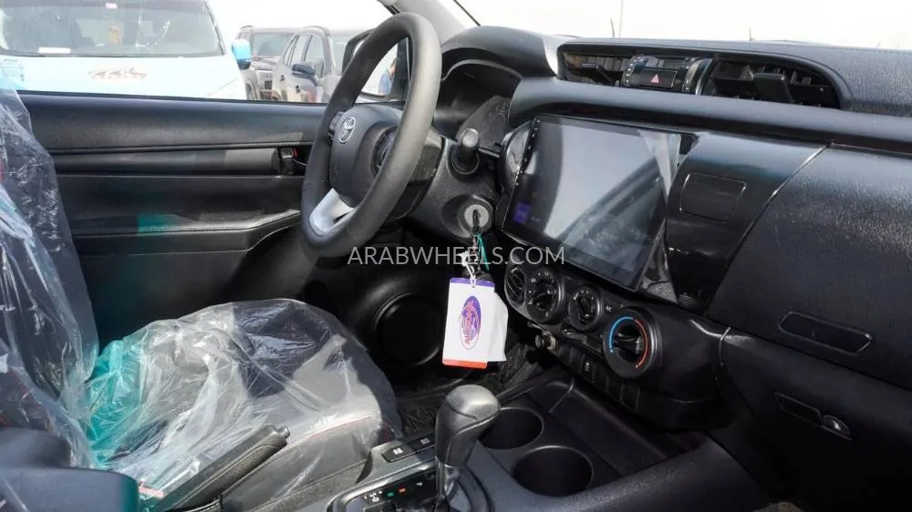 Toyota Hilux 2017 for Sale in Dubai Image-12