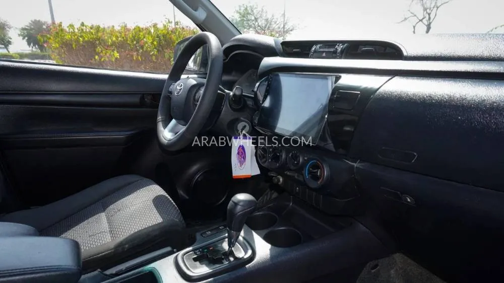 Toyota Hilux 2017 for Sale in Dubai Image-8