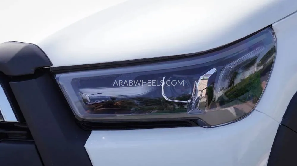 Toyota Hilux 2017 for Sale in Dubai Image-16