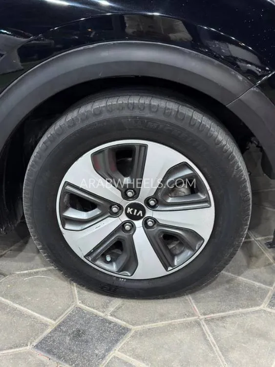 Kia Niro 2017 for Sale in Ajman Image-14