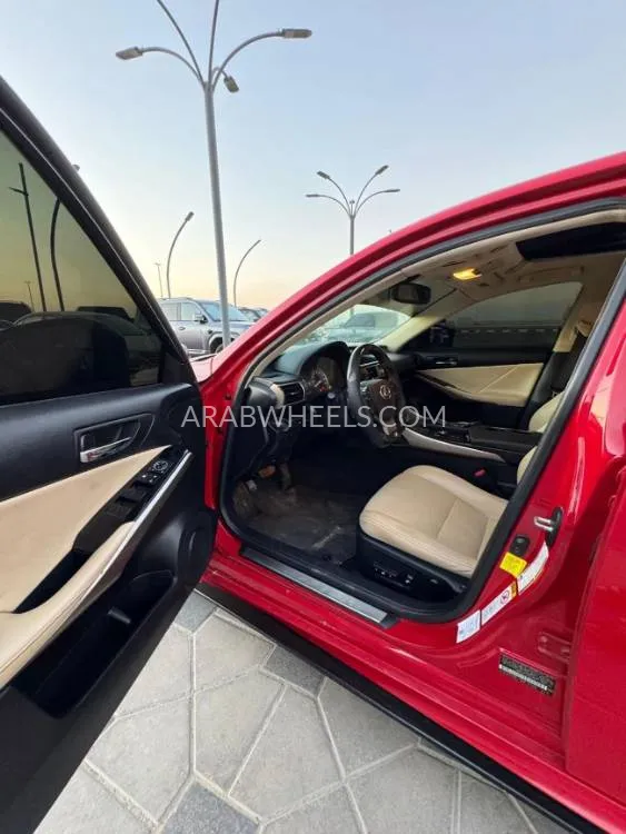 لكزس IS 2016 for Sale in عجمان Image-5