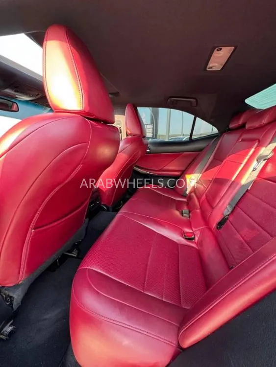 لكزس IS 2016 for Sale in عجمان Image-9