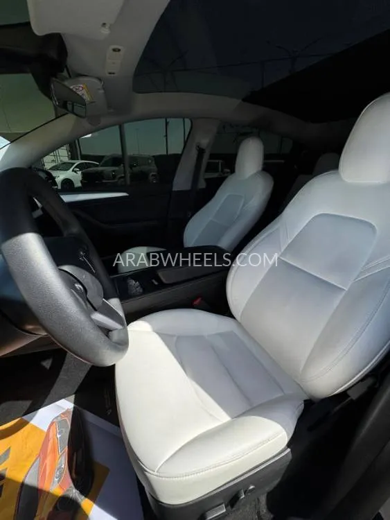 Tesla Model Y 2022 for Sale in Ajman Image-8