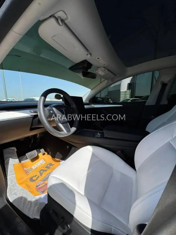 Tesla Model Y 2022 for Sale in Ajman Image-9