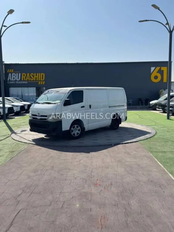 Toyota Hiace 2012 for Sale in Ajman Image-3