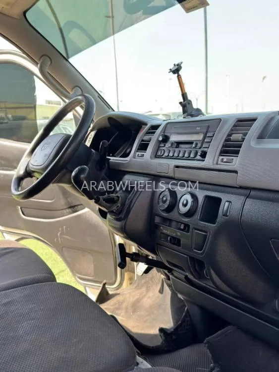 Toyota Hiace 2012 for Sale in Ajman Image-10