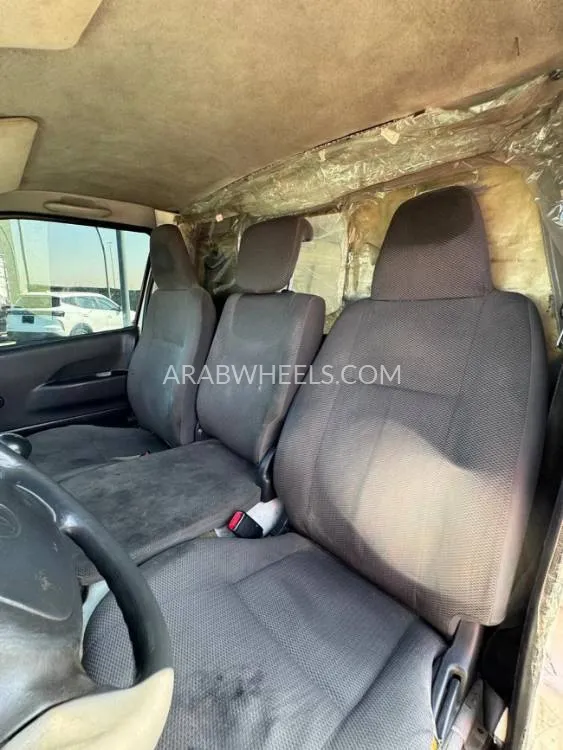 Toyota Hiace 2012 for Sale in Ajman Image-15
