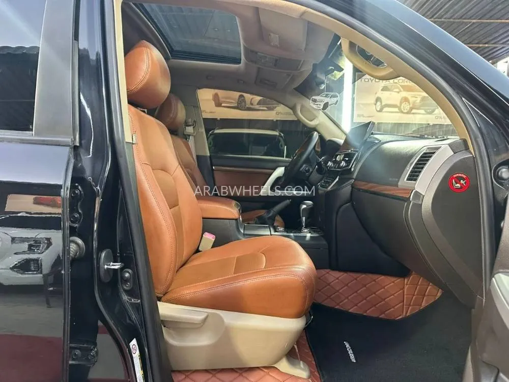 Toyota Land Cruiser 2010 for Sale in Ajman Image-10