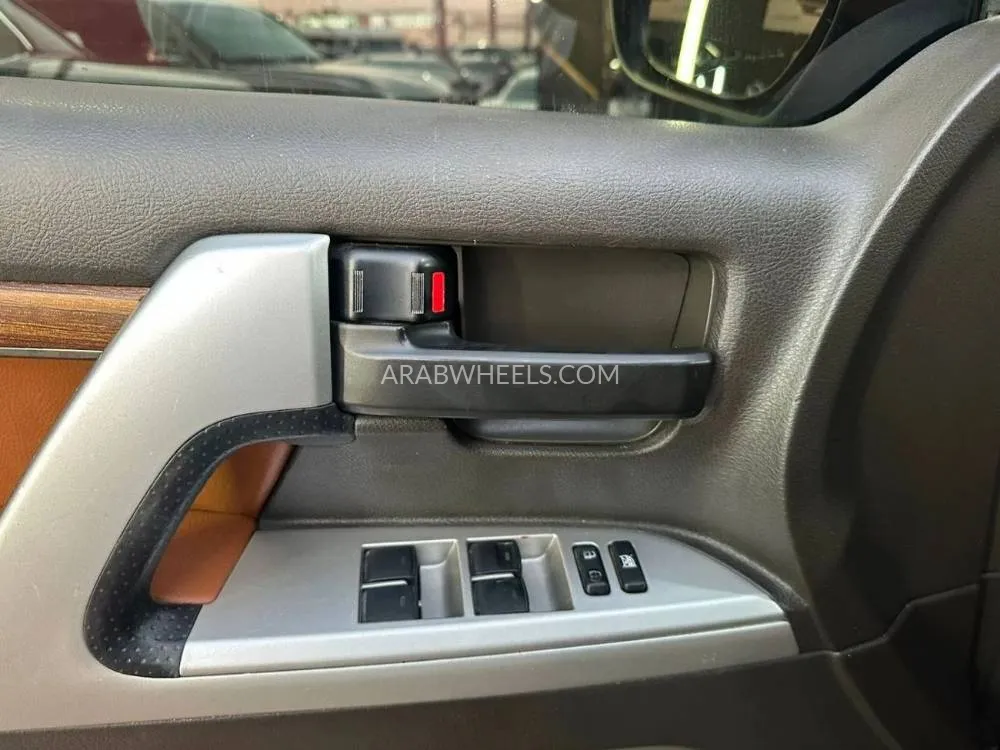 Toyota Land Cruiser 2010 for Sale in Ajman Image-11