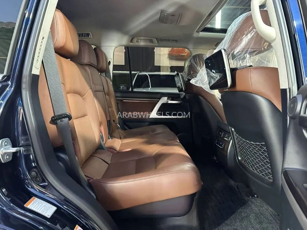 Toyota Land Cruiser 2019 for Sale in Ajman Image-8