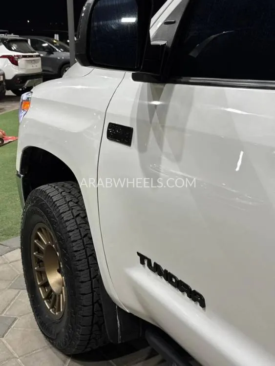Toyota Tundra 2017 for Sale in Ajman Image-3
