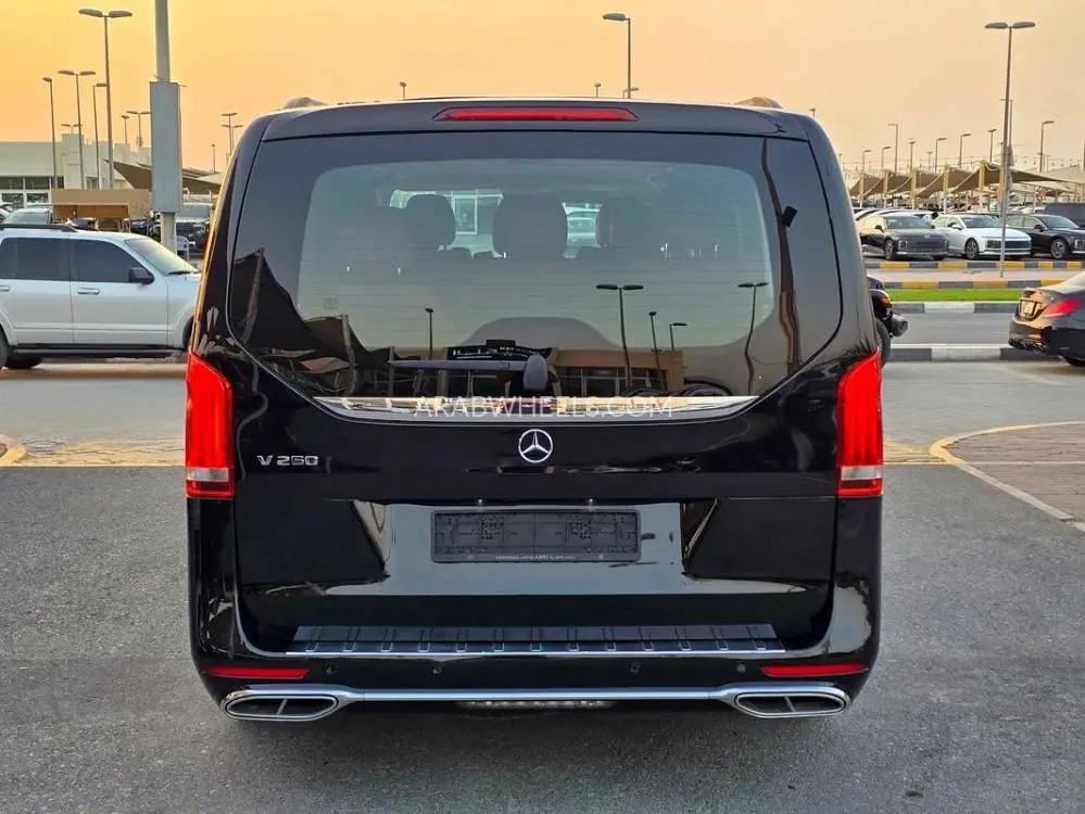 Mercedes Benz V Class 2018 for Sale in Sharjah Image-5