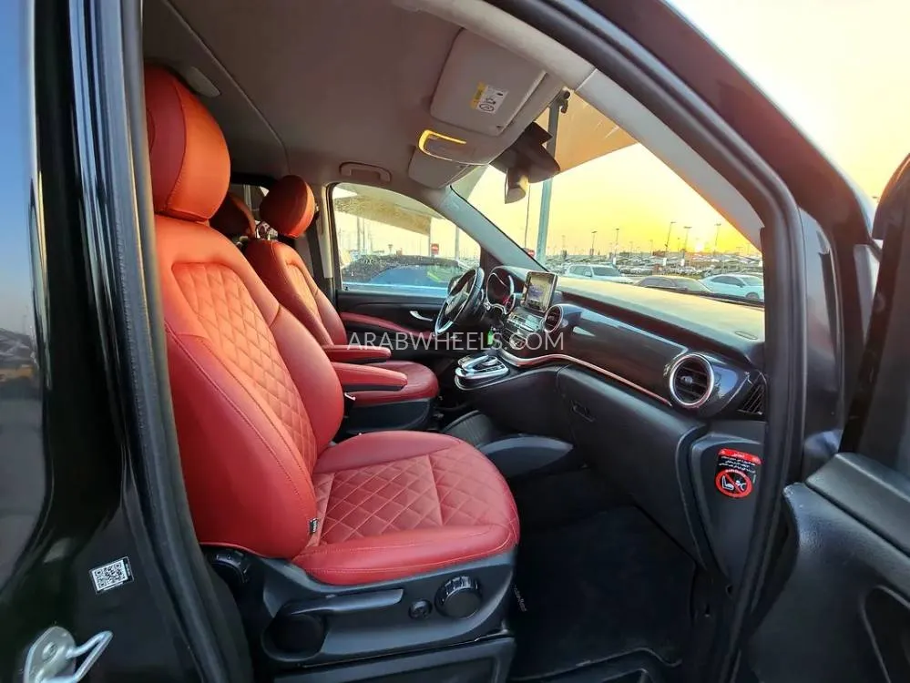 Mercedes Benz V Class 2018 for Sale in Sharjah Image-8