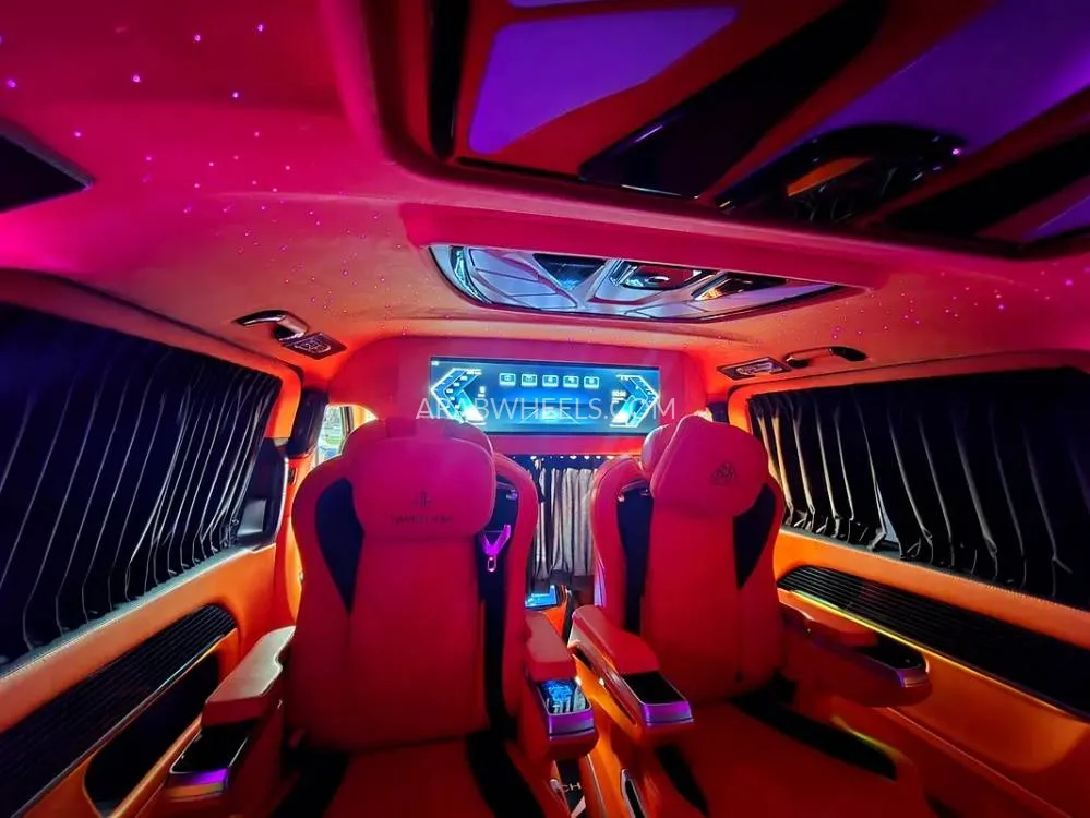 مرسيدس بنز كلاس V 2018 for Sale in الشارقة Image-8