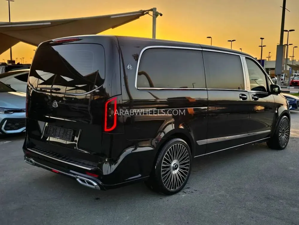 مرسيدس بنز كلاس V 2018 for Sale in الشارقة Image-9