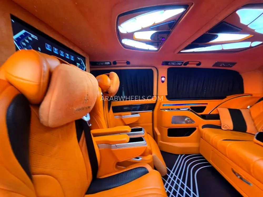 مرسيدس بنز كلاس V 2018 for Sale in الشارقة Image-11