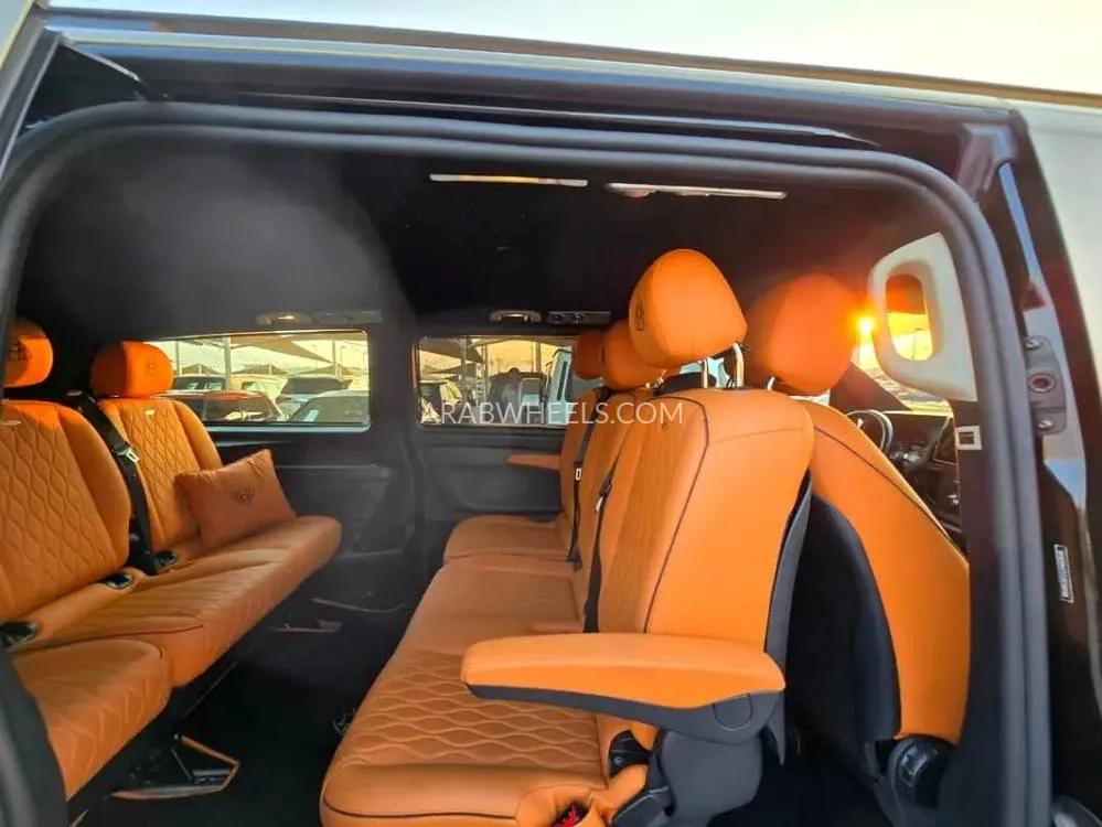 Mercedes Benz Vito 2018 for Sale in Sharjah Image-13