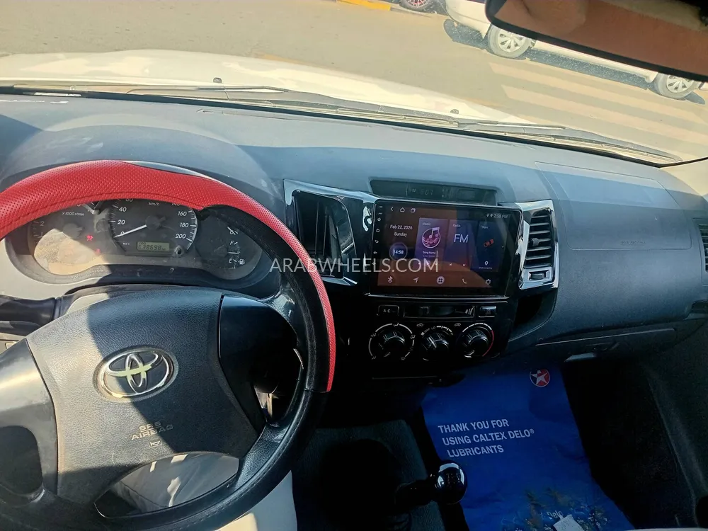 Toyota Hilux 2015 for Sale in Sharjah Image-7