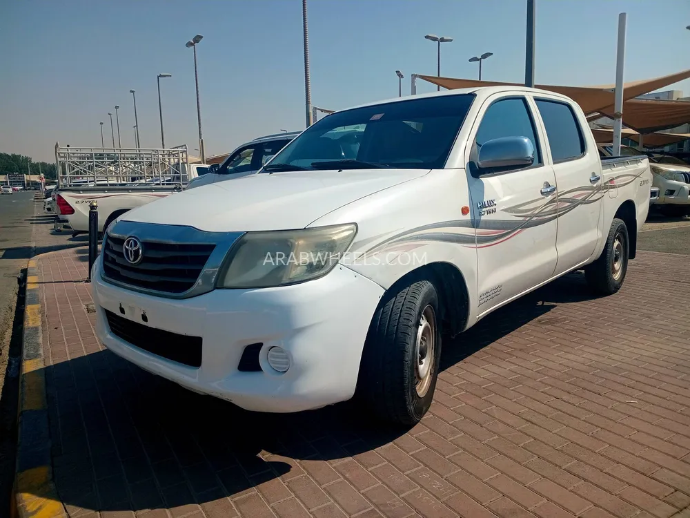Toyota Hilux 2015 for Sale in Sharjah Image-2