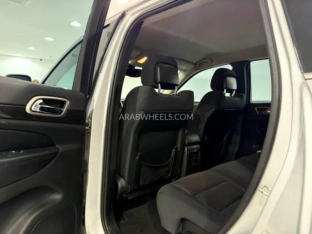 Jeep Grand Cherokee 2012 for Sale in Dubai Image-14