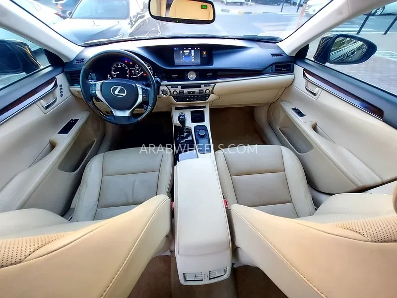 لكزس ES 2015 for Sale in الشارقة Image-6