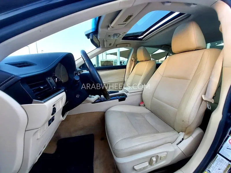 لكزس ES 2015 for Sale in الشارقة Image-10