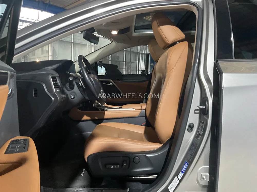 Lexus RX 2021 for Sale in Sharjah Image-7