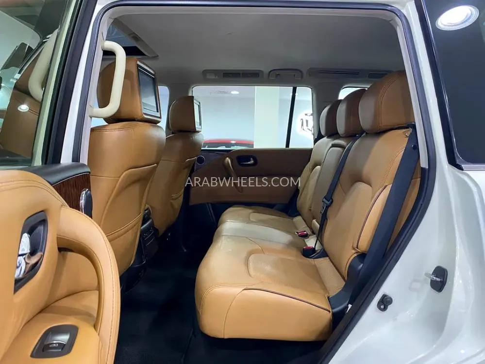 Nissan Patrol 2019 for Sale in Dubai Image-9