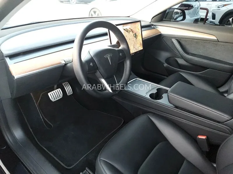 Tesla Model 3 2023 for Sale in Sharjah Image-4