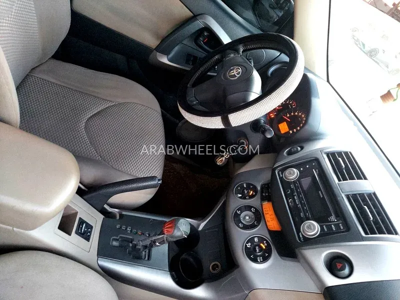 تويوتا راف 4 2006 for Sale in الشارقة Image-5