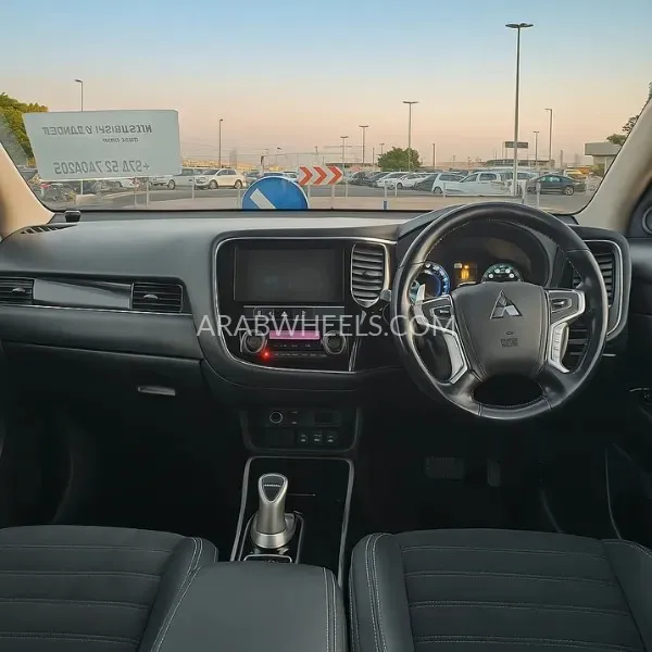 Mitsubishi Outlander 2019 for Sale in Dubai Image-2