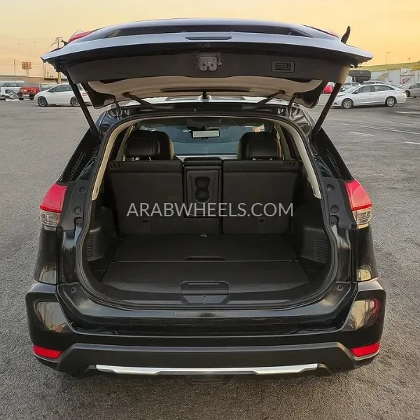 Nissan X-Trail 2018 for Sale in Dubai Image-5