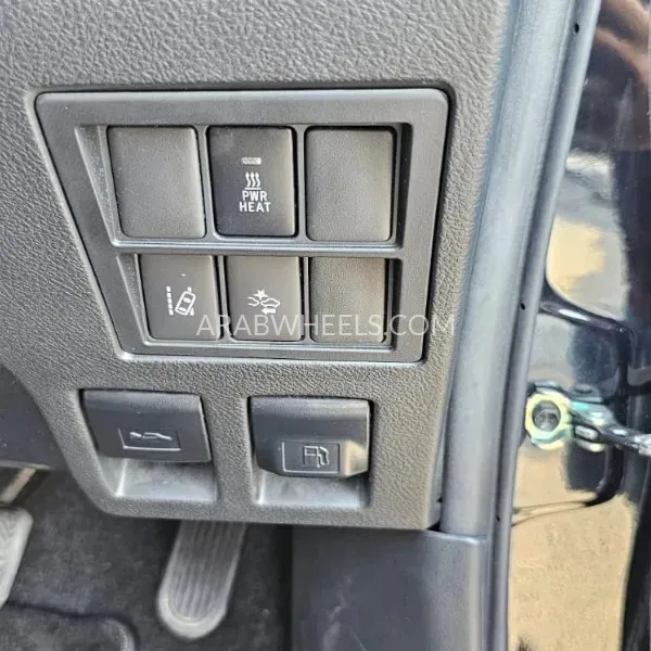 Toyota Hilux 2018 for Sale in Dubai Image-7