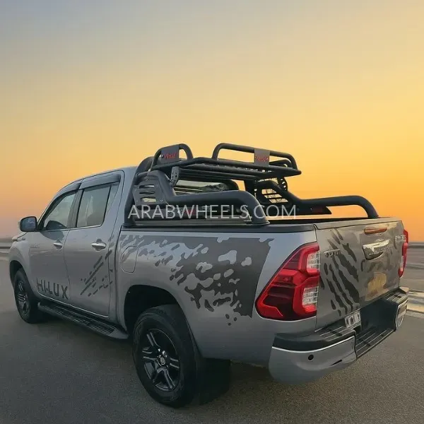 Toyota Hilux 2020 for Sale in Dubai Image-4