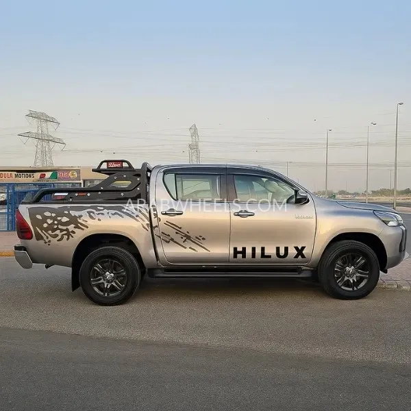 Toyota Hilux 2020 for Sale in Dubai Image-5