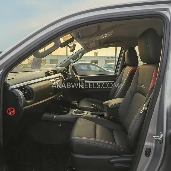 Toyota Hilux 2020 for Sale in Dubai Image-9