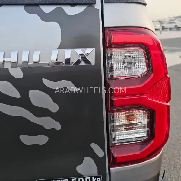 Toyota Hilux 2020 for Sale in Dubai Image-21