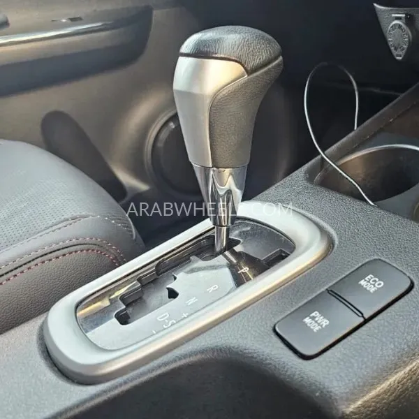 Toyota Hilux 2020 for Sale in Dubai Image-32