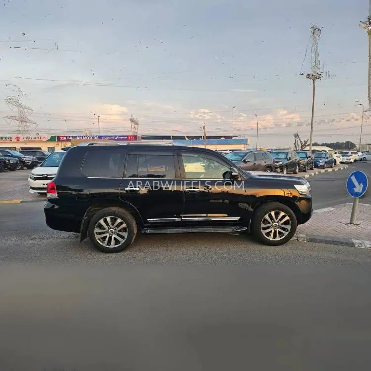 Toyota Land Cruiser 2017 for Sale in Dubai Image-3