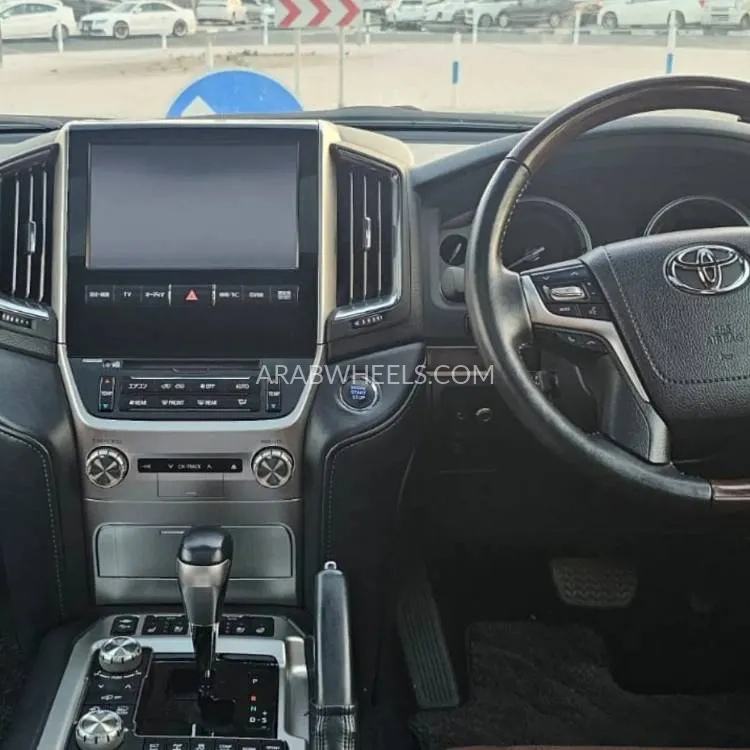 Toyota Land Cruiser 2017 for Sale in Dubai Image-29
