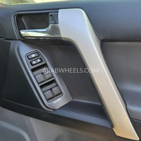 Toyota Land Cruiser Prado 2013 for Sale in Dubai Image-17