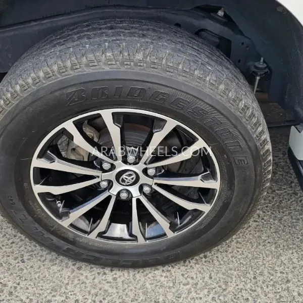 Toyota Land Cruiser Prado 2019 for Sale in Dubai Image-7