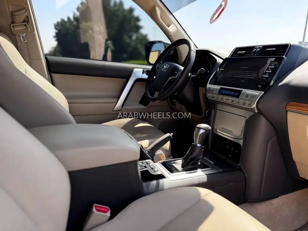 Toyota Land Cruiser Prado 2023 for Sale in Sharjah Image-4