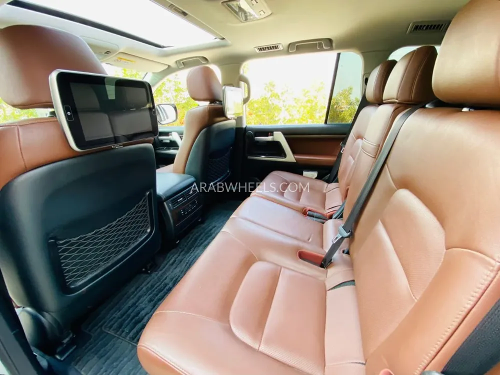 Toyota Land Cruiser 2018 for Sale in Ajman Image-10