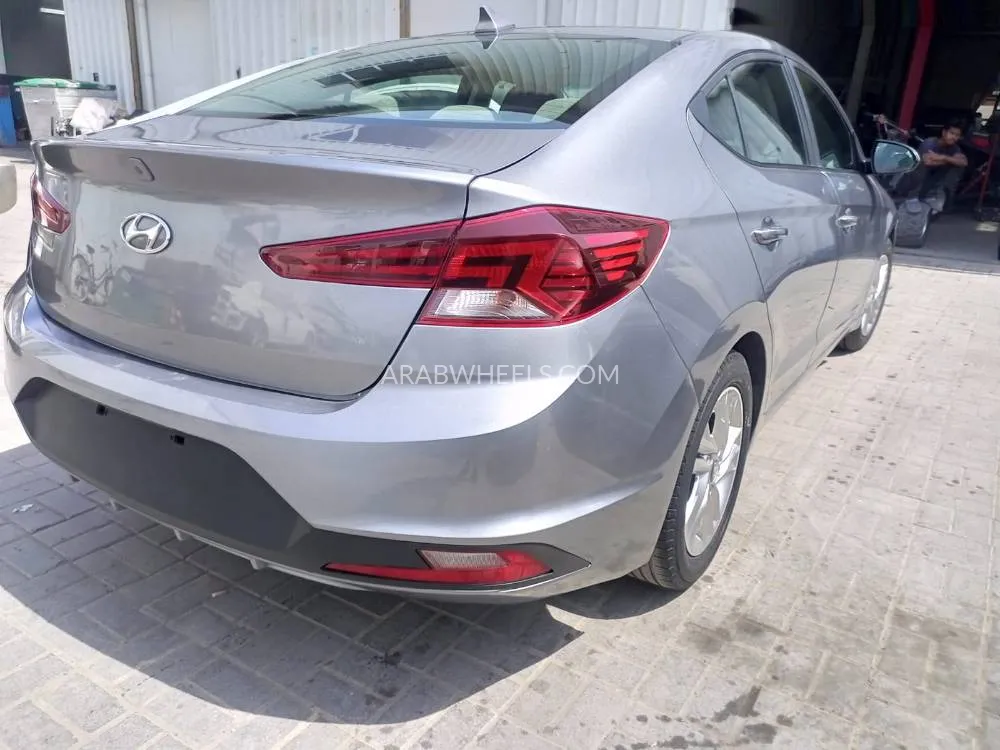 Hyundai Elantra 2019 for Sale in Dubai Image-5