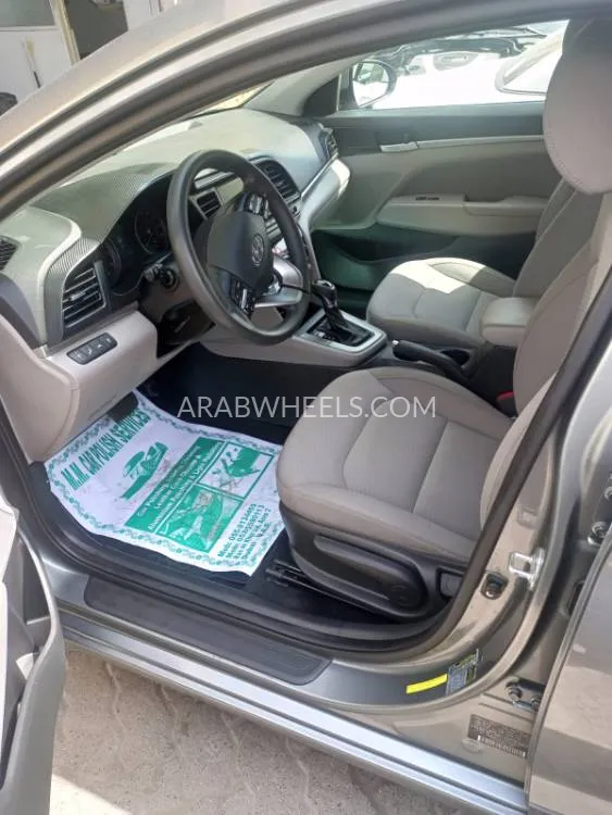 Hyundai Elantra 2019 for Sale in Dubai Image-7
