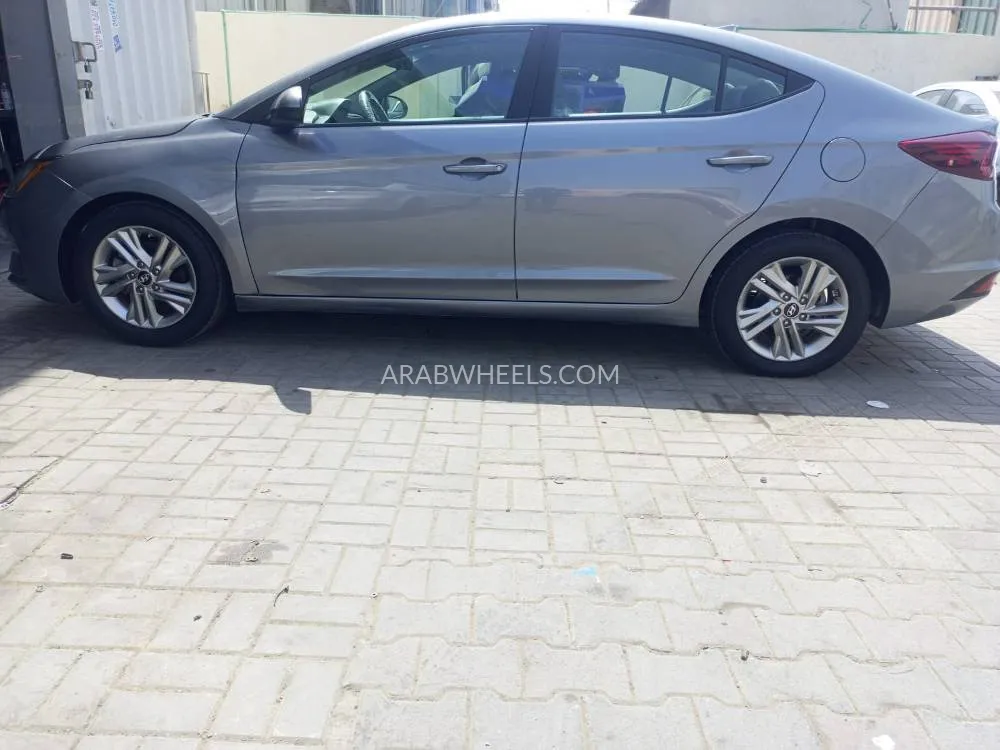Hyundai Elantra 2019 for Sale in Dubai Image-2