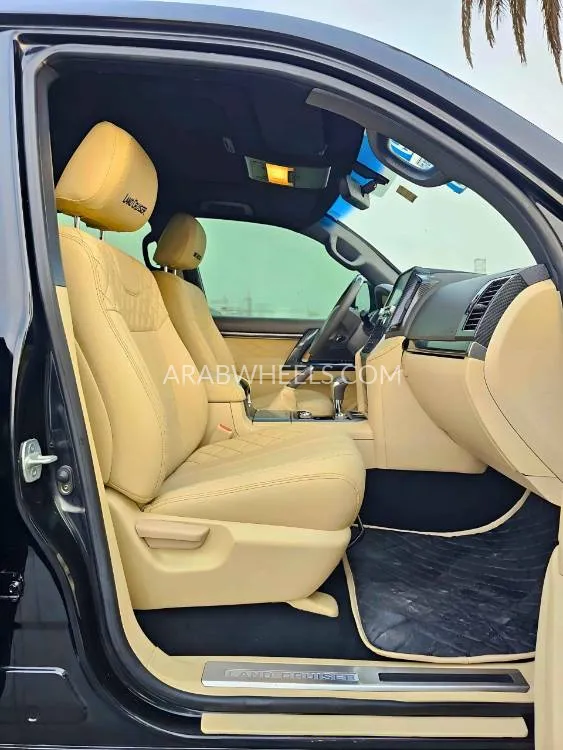 تويوتا لاند كروزر 2017 for Sale in دبي Image-12