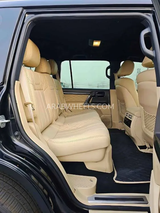 تويوتا لاند كروزر 2017 for Sale in دبي Image-14