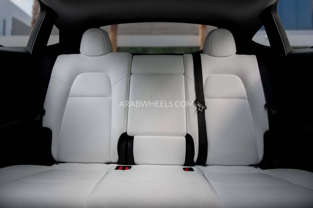 Tesla Model Y 2022 for Sale in Dubai Image-11